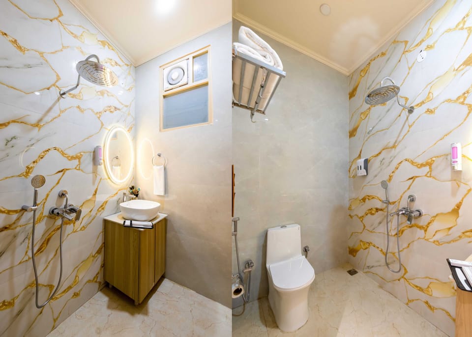 Deluxe Room | Bathroom | Shower, towels, soap, shampoo