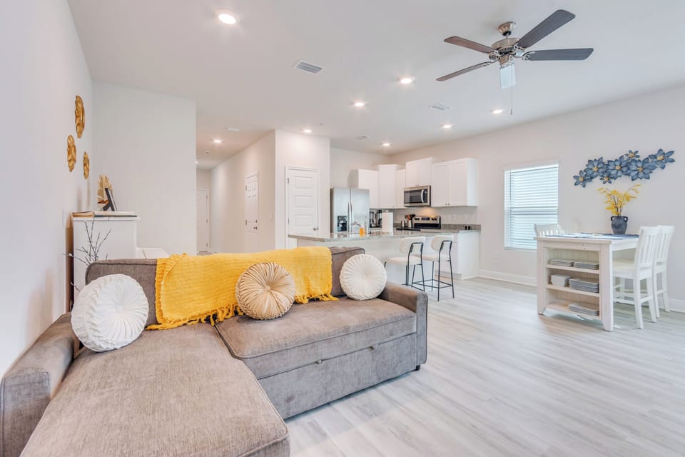 Apartment (3 Bedrooms) | Front of property
