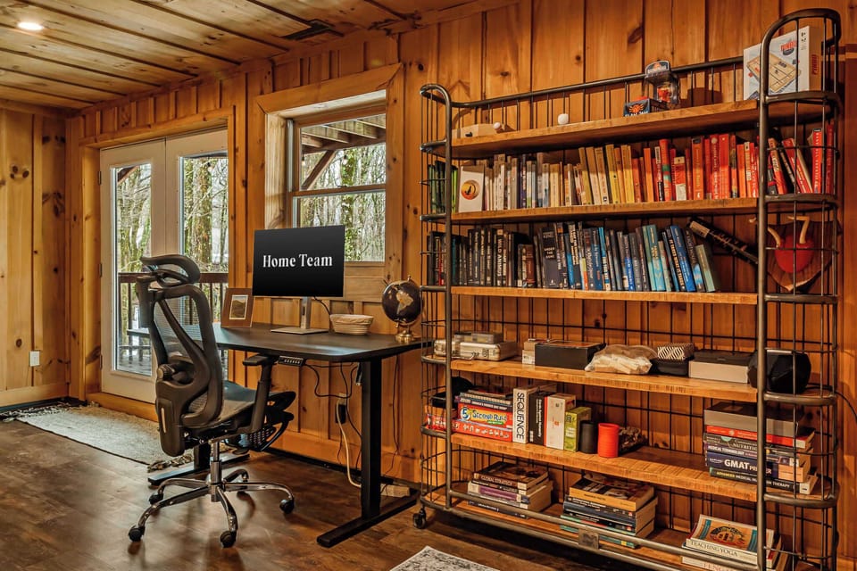 A little hustle, a lot of relaxation. This workspace is perfect for the modern traveler who needs a quiet space to focus before diving back into vacation mode.