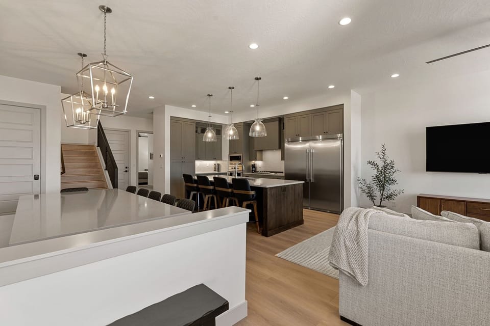 Townhome, 6 Bedrooms | Interior