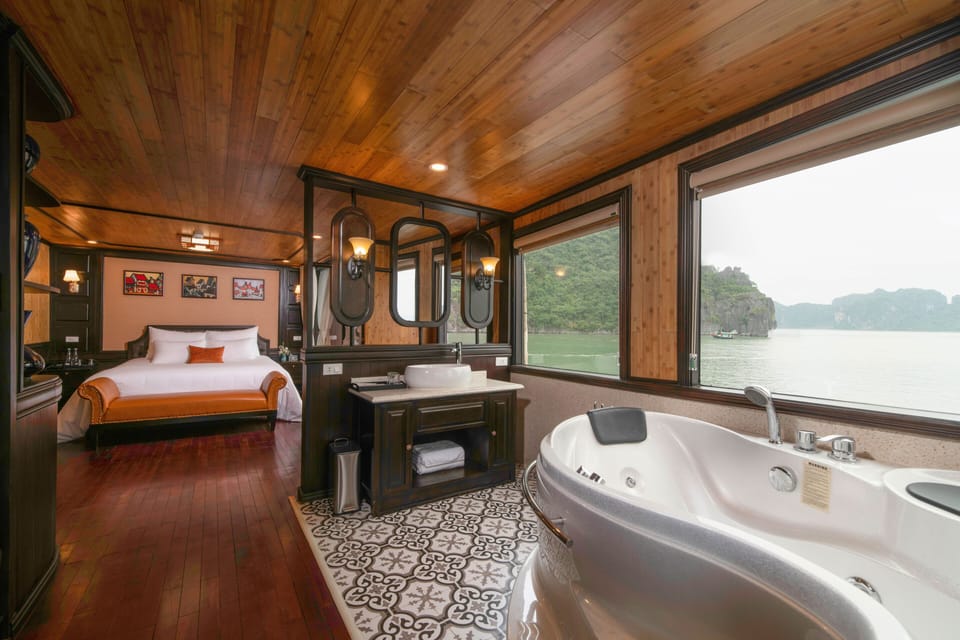 Presidential Suite, Balcony | Bathroom | Designer toiletries, hair dryer, bathrobes, slippers