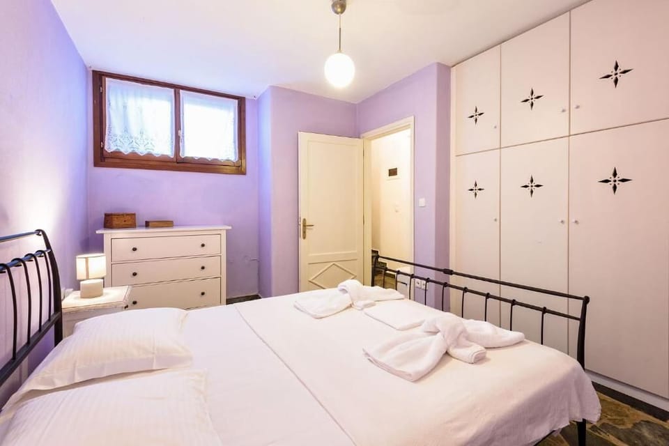 House, Partial Sea View | Iron/ironing board, free cribs/infant beds, free WiFi, bed sheets