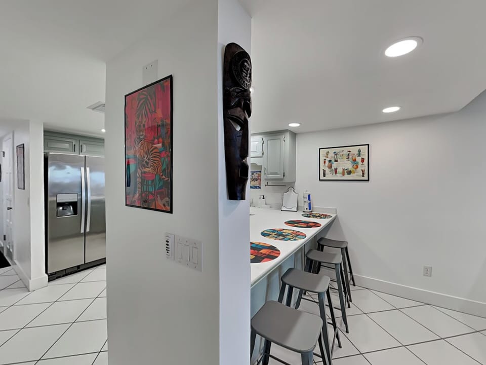 Breakfast Bar - Seating - First Floor