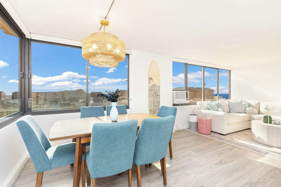 Comfortable dining table for six
