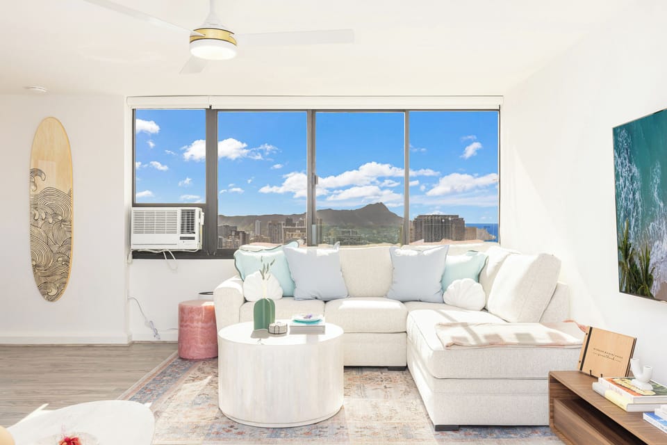 Enjoy Diamond Head views from the living room