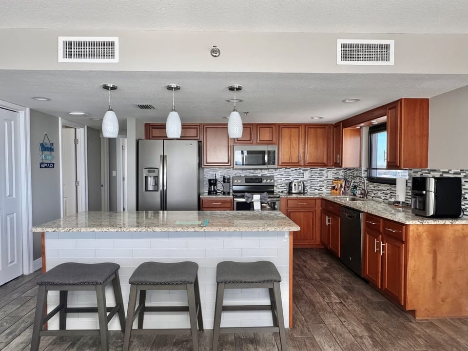 Gourmet Kitchen and Breakfast Bar, also 4 Top Dining Table