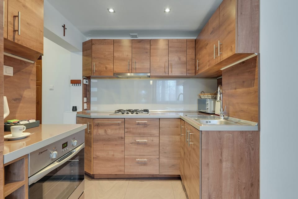 Comfort Apartment, 1 Bedroom | Private kitchenette | Fridge, microwave, oven, stovetop