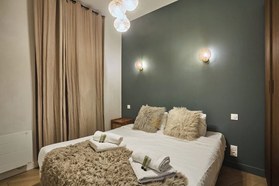 Apartment | 2 bedrooms, laptop workspace, iron/ironing board, bed sheets