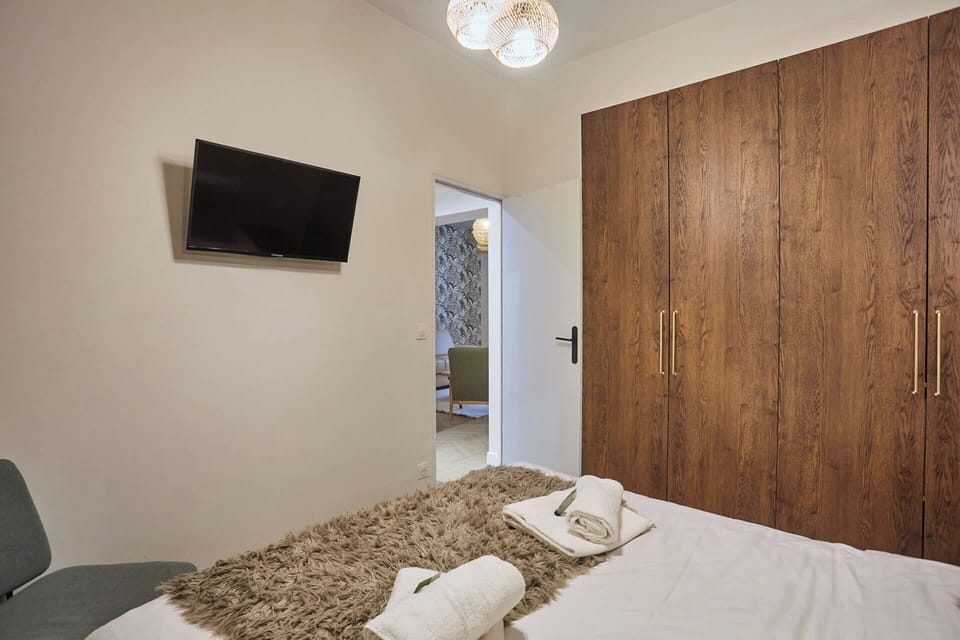 Apartment | 2 bedrooms, laptop workspace, iron/ironing board, bed sheets