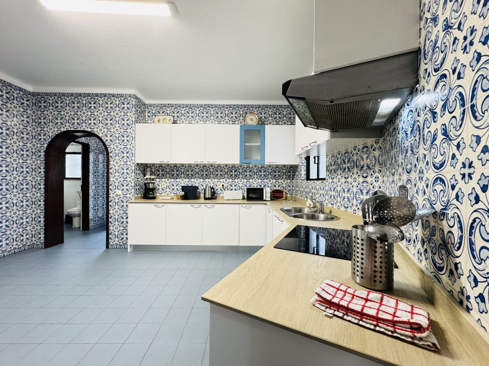 Microwave, coffee/tea maker