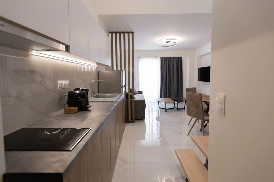 Loft | Private kitchen | Mini-fridge, stovetop, cookware/dishes/utensils