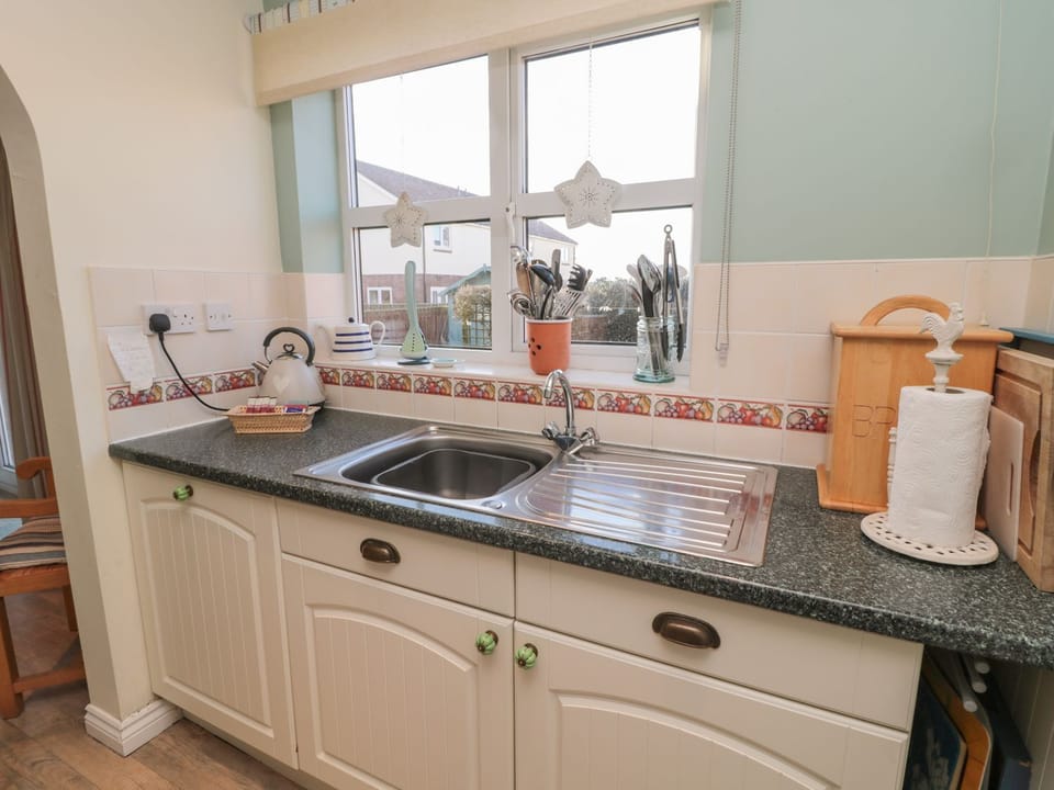 Dishwasher, cookware/dishes/utensils