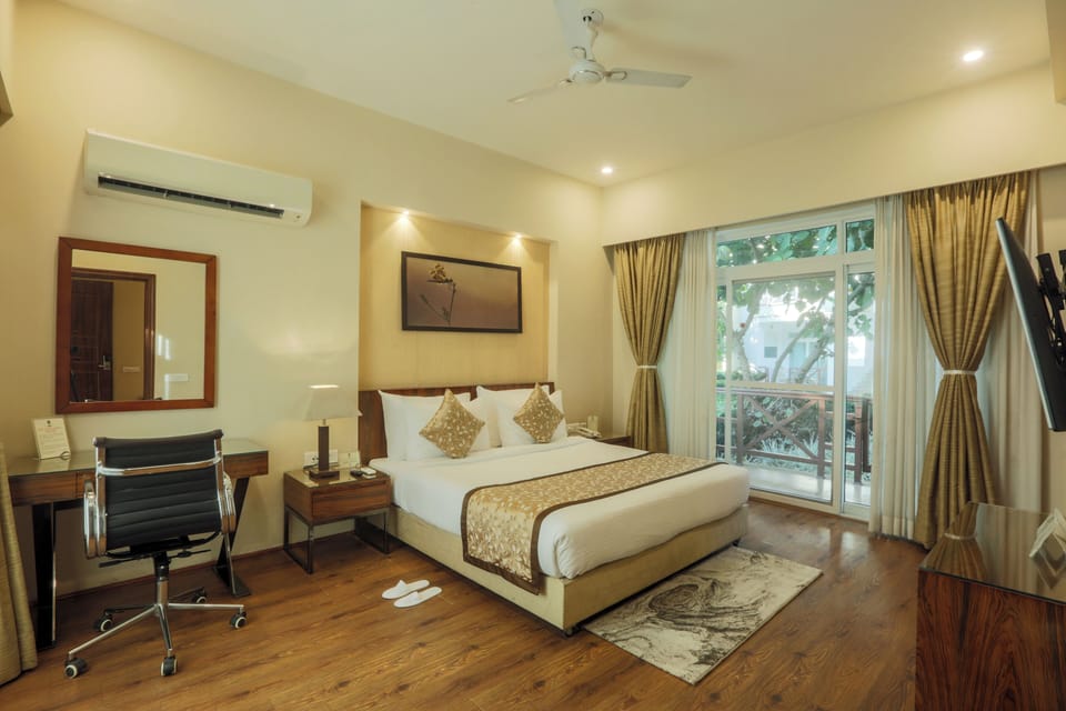 Luxury Cottage (Pet Friendly) | Minibar, in-room safe, desk, soundproofing