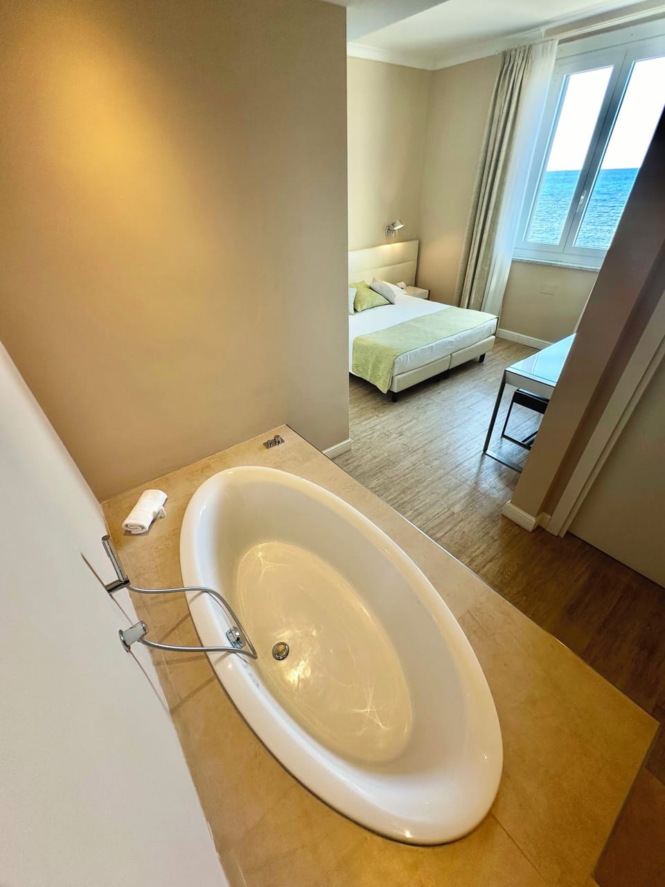 Junior Suite, Sea View | In-room safe, desk, WiFi (free)