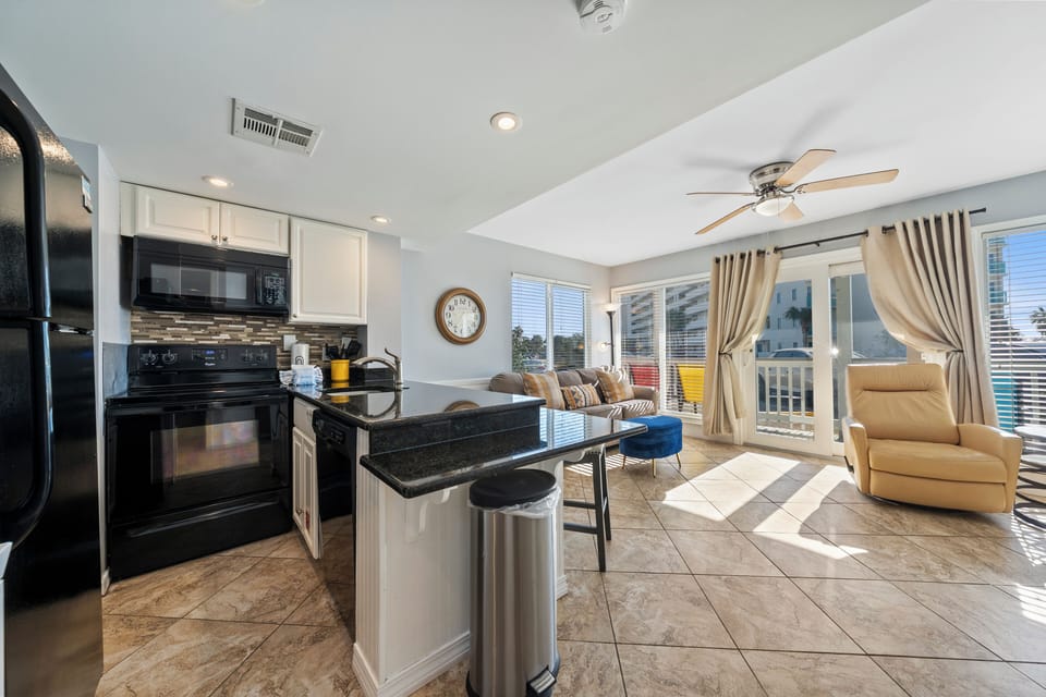 Full kitchen