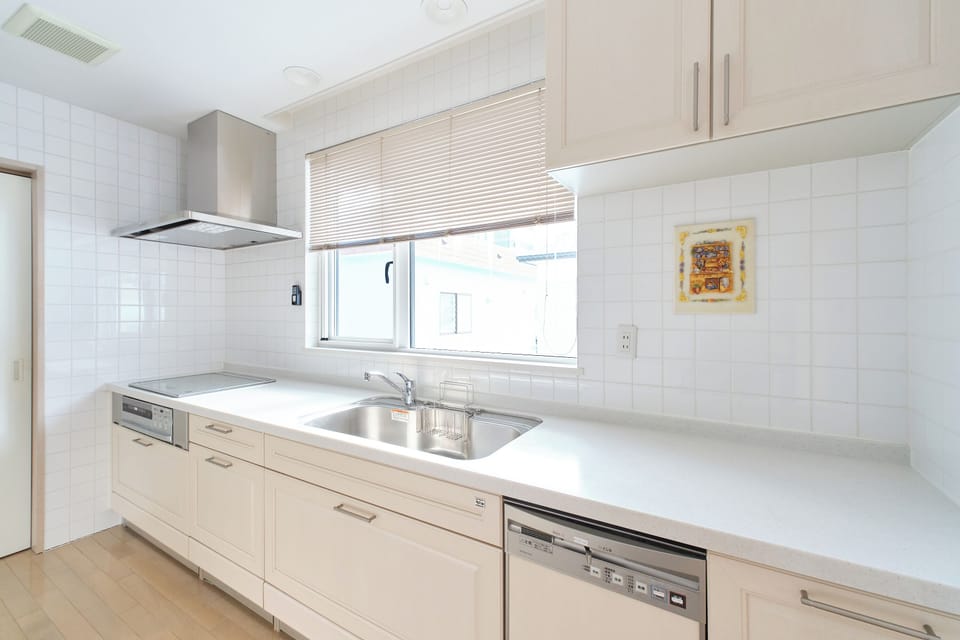 Comfort Villa, 4 Bedrooms, Non Smoking, City View | Private kitchen | Full-size fridge, microwave, stovetop, toaster