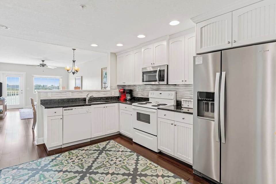 Full size, fully appointed kitchen
