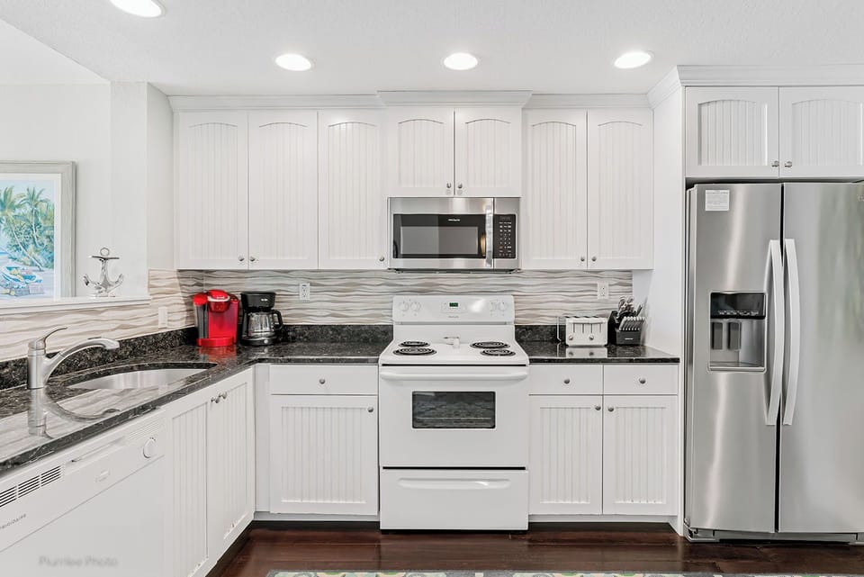 Full kitchen K-cup and drip coffee makers