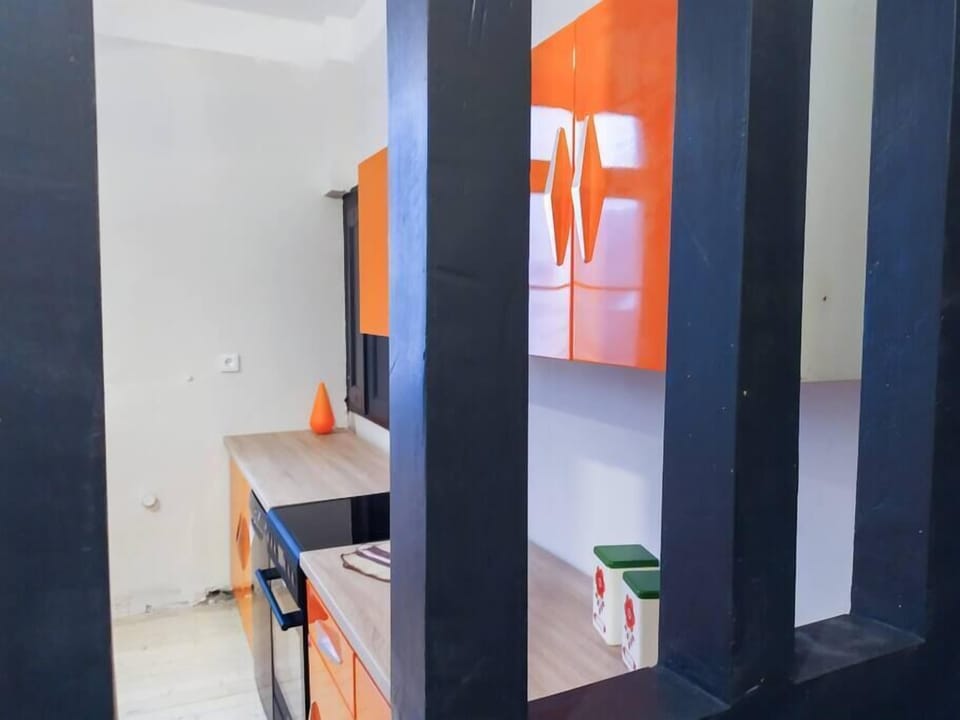 Blick in die Küche vom Eingang / view of the kitchen from the entrance