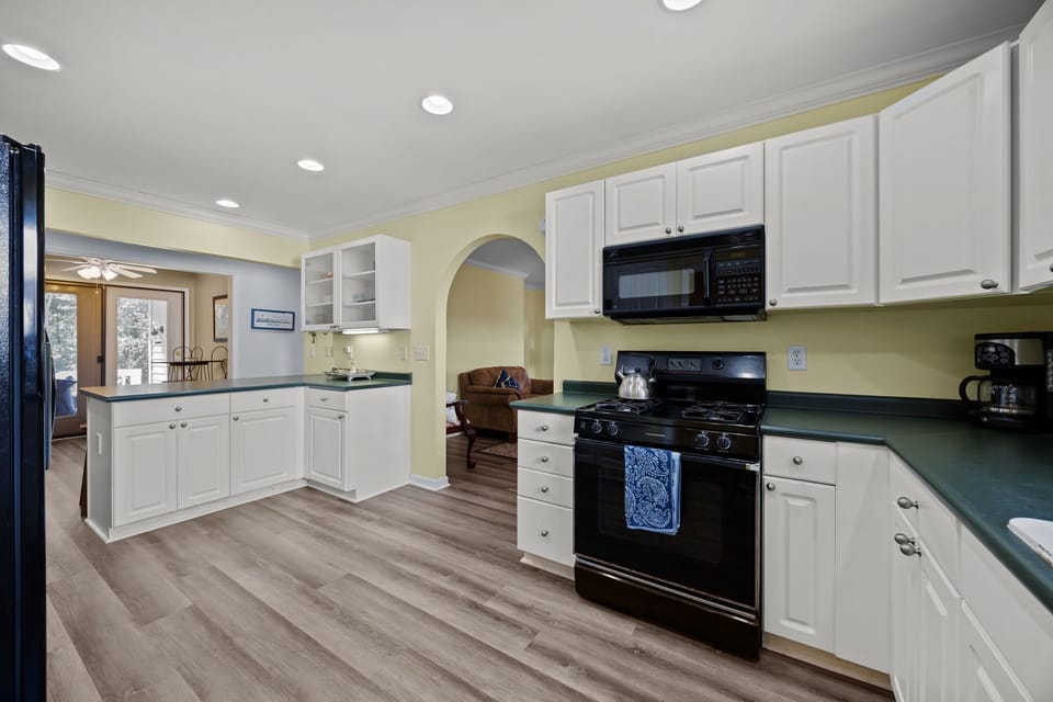 Fully Equipped Kitchen w/ Appliances, Cooking Utensils, Oven, Microwave, Stove, Sink, and Much More