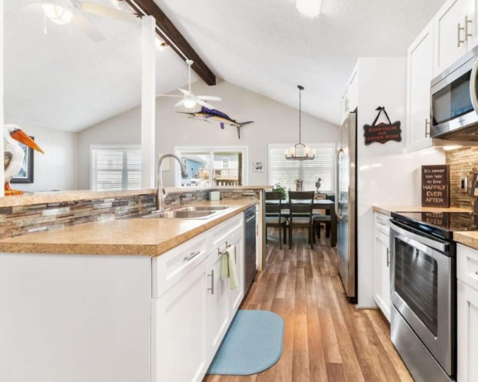 Full kitchen 