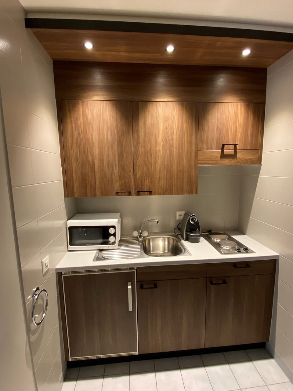 Deluxe Studio | In-room safe, desk, laptop workspace, iron/ironing board
