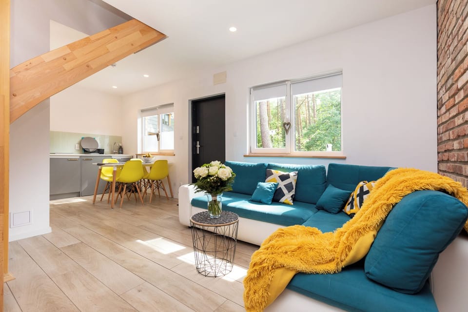 Family Cottage, Pets Allowed | Living area | Flat-screen TV