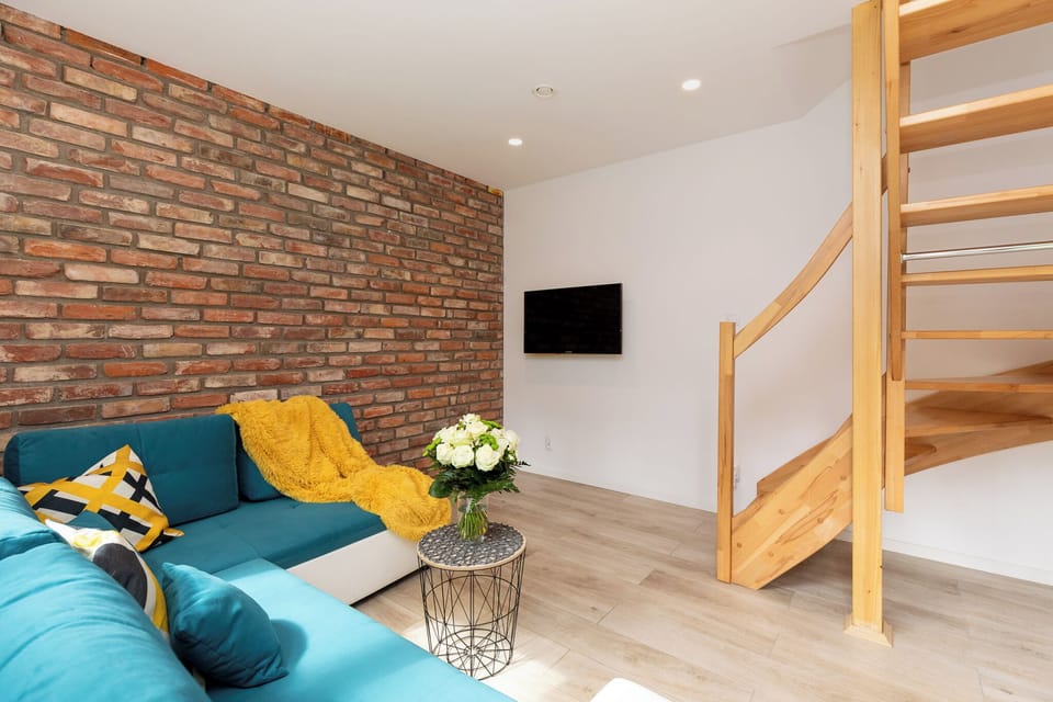 Family Cottage, Pets Allowed | Living area | Flat-screen TV