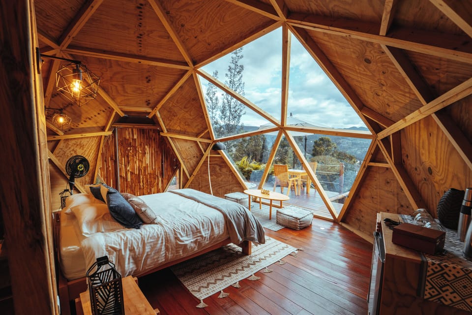 Deluxe Room, Mountain View | Laptop workspace