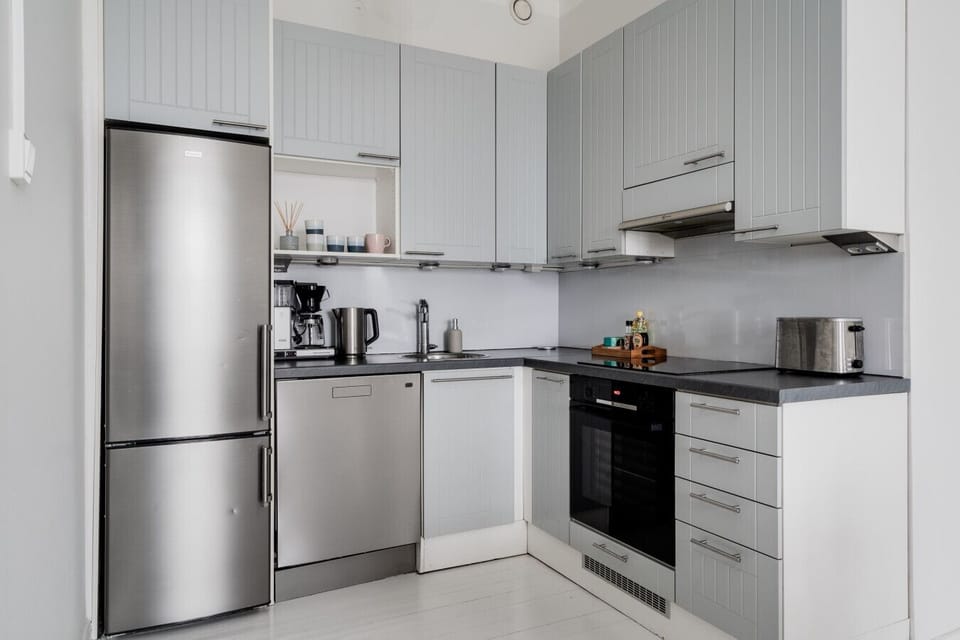 Fully equipped modern kitchen. Everything you need for cooking, from a quick breakfast to a full dinner.