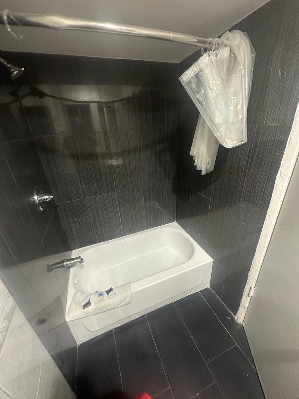 Suite | Bathroom | Towels, soap, shampoo, toilet paper