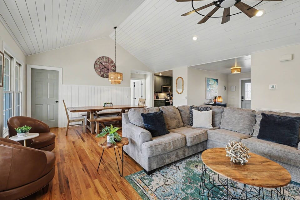 Cook something special in this modern living room
