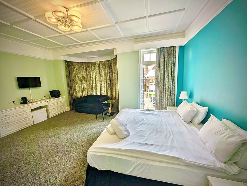Deluxe Double Room, Balcony, Beachside | Premium bedding, memory foam beds, desk, laptop workspace