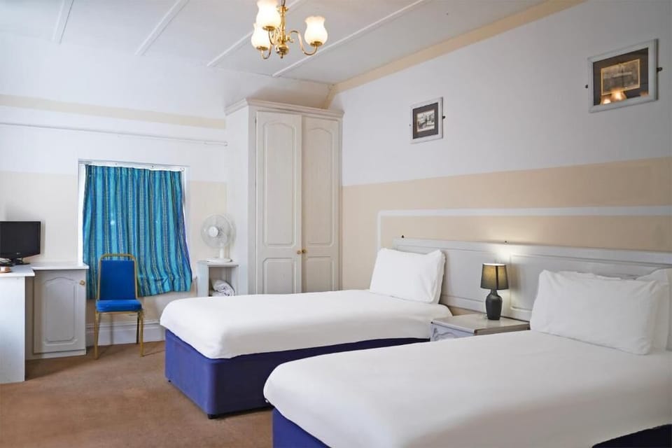 Standard Twin Room, Non Smoking, Beachside | Premium bedding, memory foam beds, individually furnished, desk