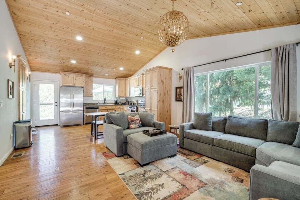 Living Room  | Free WiFi  | Central Heating & Air Conditioning