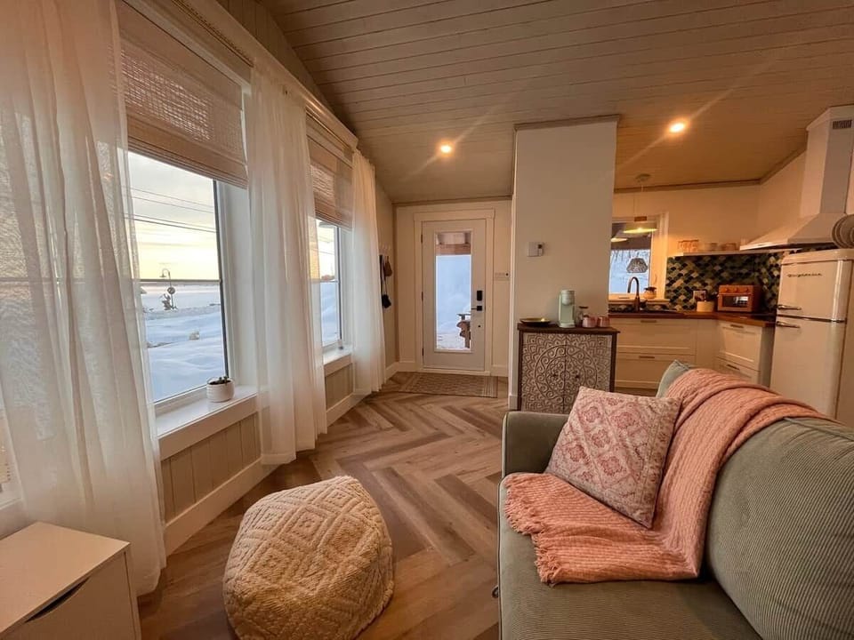 Front-row sunrise views ☀️ Sip coffee, relax, and enjoy a magical moment by the river ☕