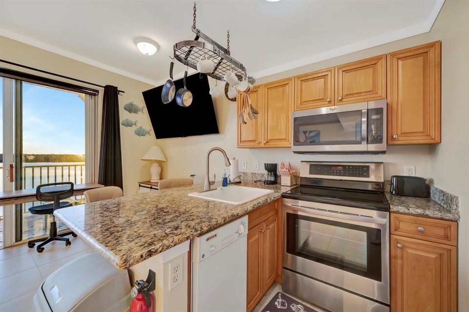 Full Kitchen