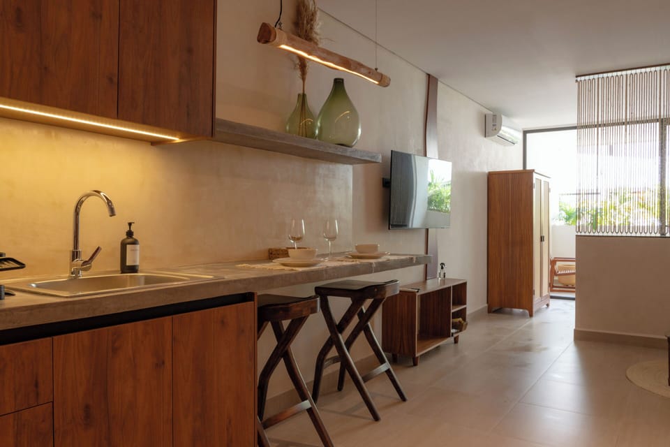 Superior Apartment | Private kitchen | Fridge, microwave, electric kettle, cookware/dishes/utensils