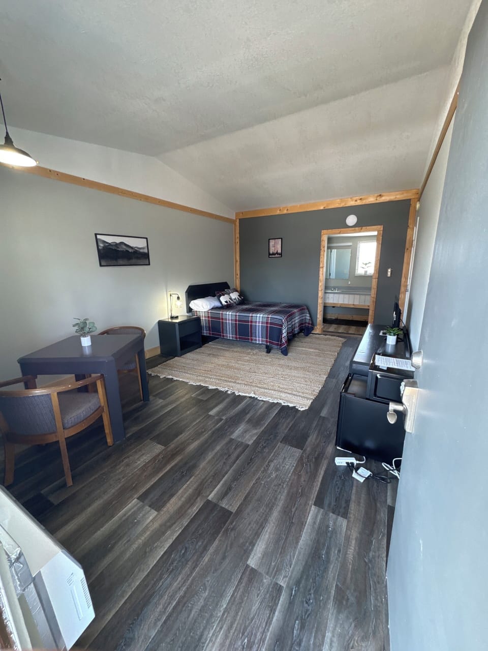 Basic Single Room, 1 Double Bed | Free WiFi