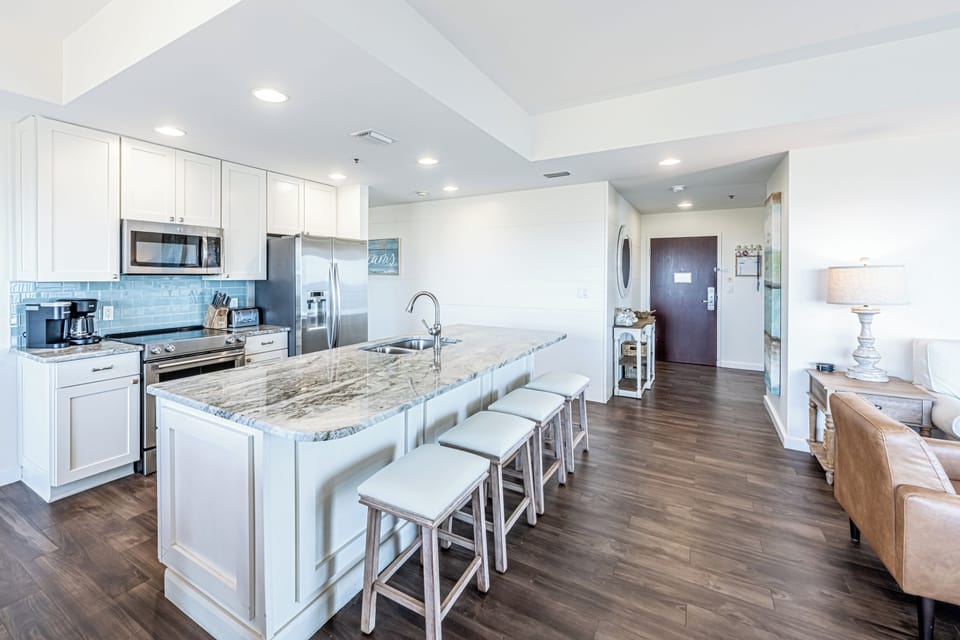 Kitchen and Breakfast Bar