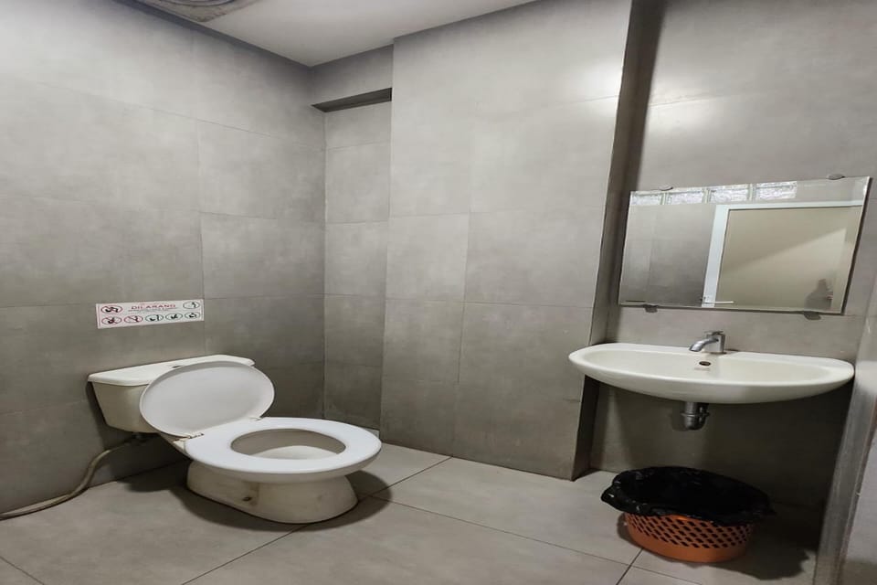 Standard Double Room | Bathroom | Shower