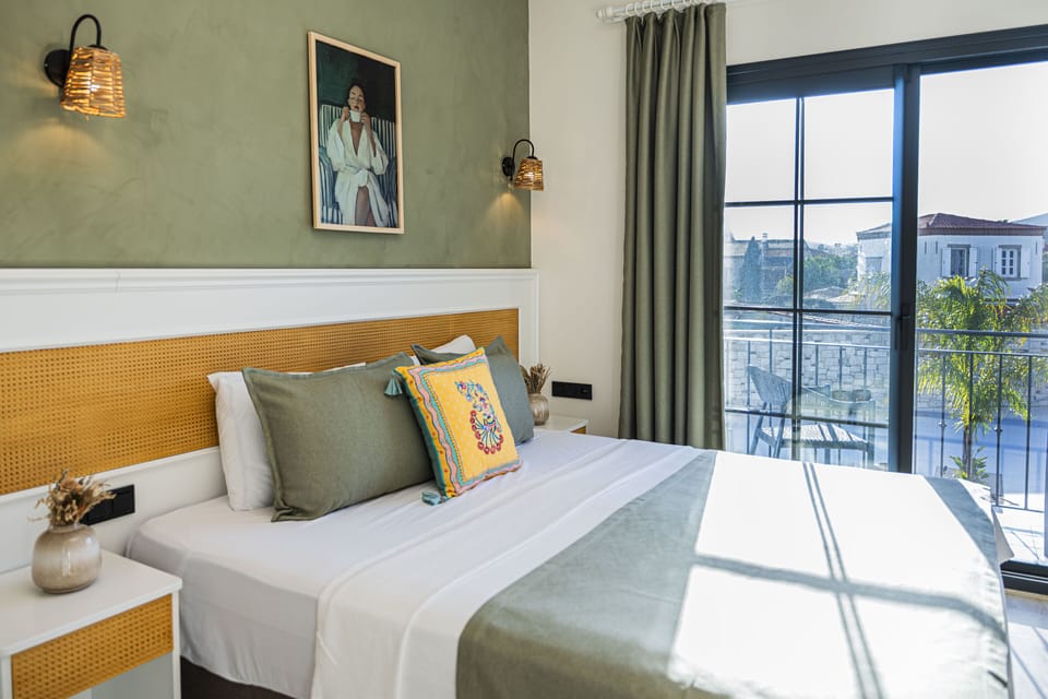 Deluxe Room, Pool View | In-room safe, desk, laptop workspace, blackout drapes