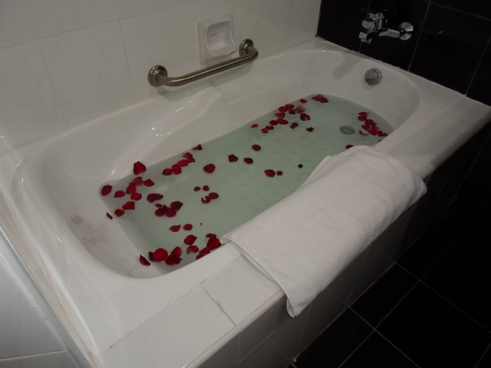 Executive Deluxe Twin | Jetted tub
