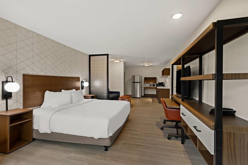 Standard Room, 1 King Bed, Non Smoking | Free WiFi