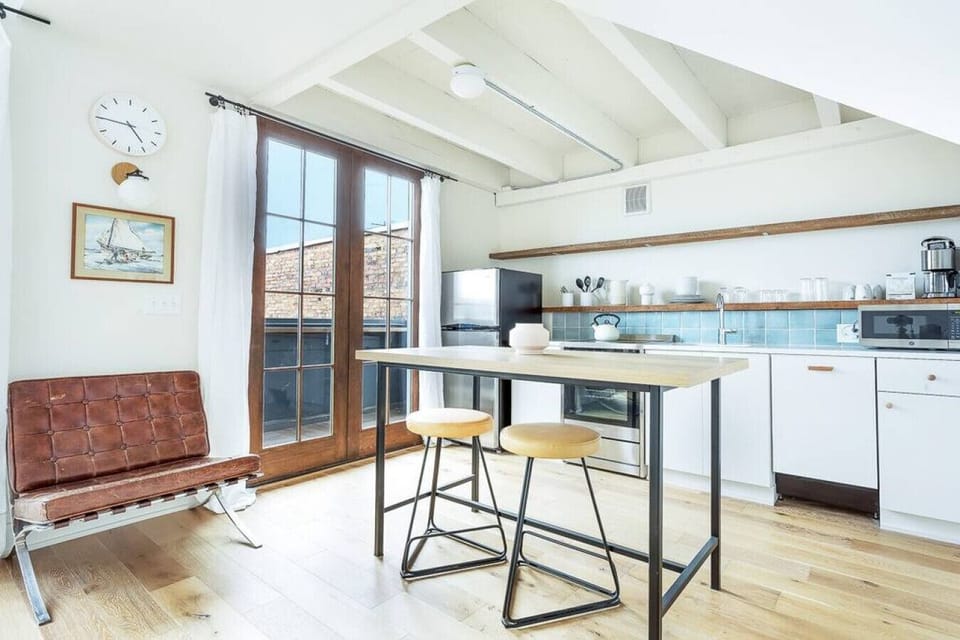 Loft, 1 Bedroom | Private kitchen | Fridge, microwave, oven, stovetop