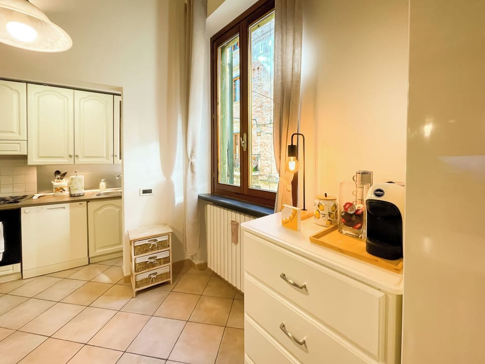 Deluxe Apartment, 2 Bedrooms, Balcony, City View | Private kitchen | Electric kettle, toaster