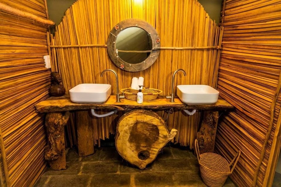 Towels, soap, shampoo, toilet paper