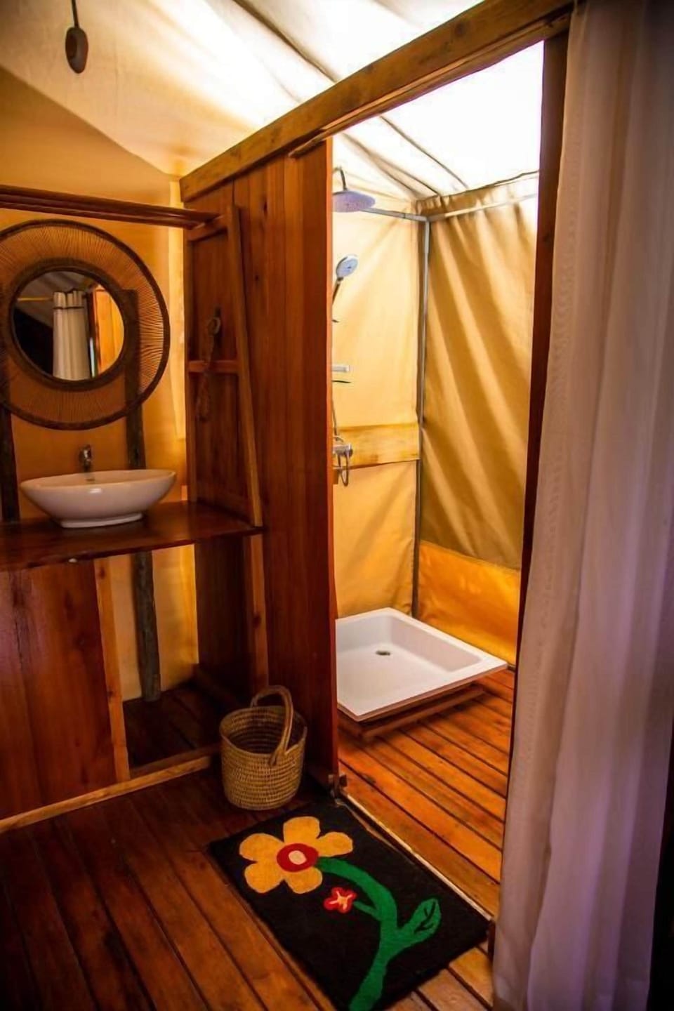 Towels, soap, shampoo, toilet paper
