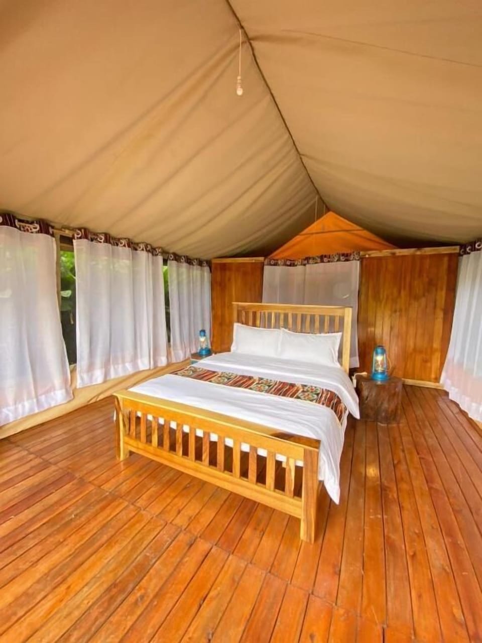 Deluxe Single Room, Mountain View | In-room safe, desk, laptop workspace, blackout drapes