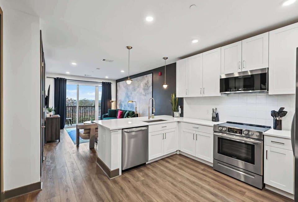 Full kitchen with bar seating for 4